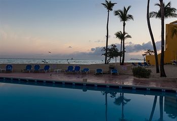 Blue Water At Cable Beach Hotel